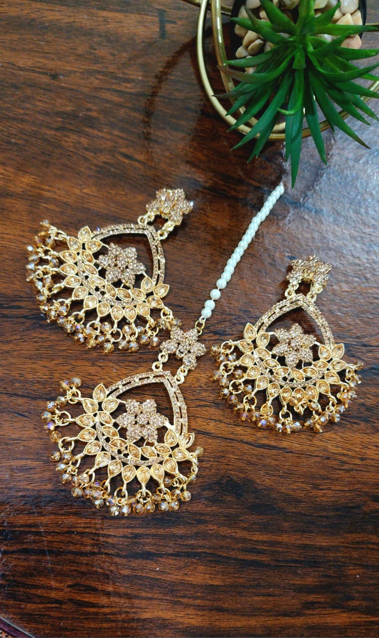 Beautiful handmade Bindi Earrings Set